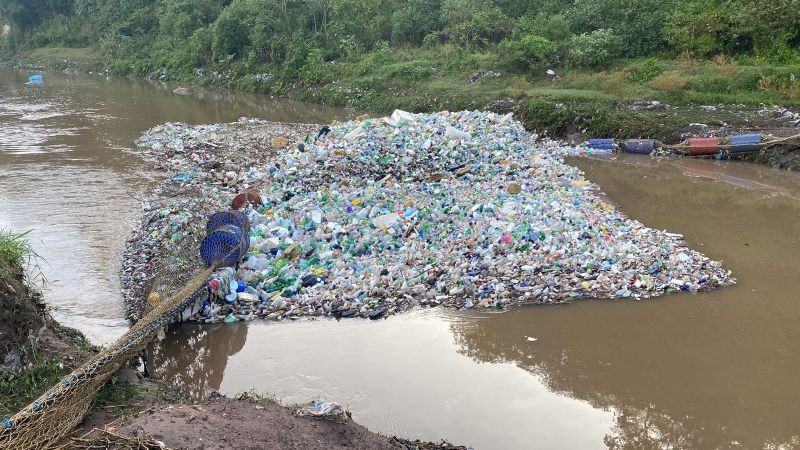 Plastic catch after flash flood on the Río Choluteca